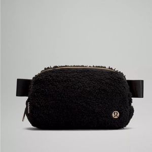 Lululemon Everywhere Belt Bag Black Fleece